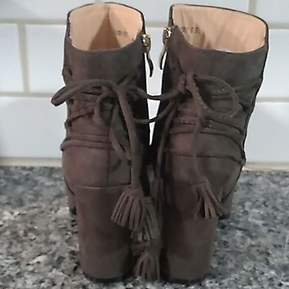 G.C. Shoes Olive Green Suede Tassel Ankle Booties. Sz 6.5 - Picture 4 of 9